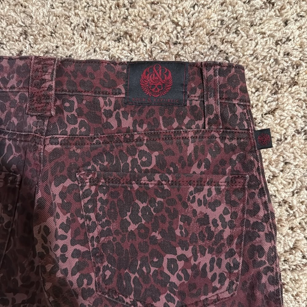 Rock & Republic purple leopard jeans with zipper pockets waist measures 14.5” - Picture 5 of 6